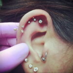 Фото Хрящевой пирсинг 29.01.2021 №0447 - Cartilage piercing - tatufoto.com