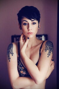 Фото девушки с татуировками 24.01.2021 №0025 - girl with tattoo - tatufoto.com
