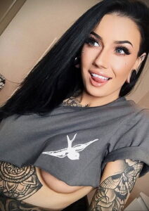 Фото девушки с татуировками 24.01.2021 №0026 - girl with tattoo - tatufoto.com
