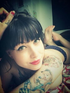Фото девушки с татуировками 24.01.2021 №0028 - girl with tattoo - tatufoto.com