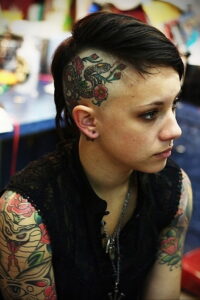 Фото девушки с татуировками 24.01.2021 №0030 - girl with tattoo - tatufoto.com