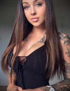 Фото девушки с татуировками 24.01.2021 №0034 - girl with tattoo - tatufoto.com
