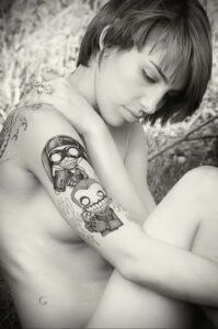 Фото девушки с татуировками 24.01.2021 №0147 - girl with tattoo - tatufoto.com