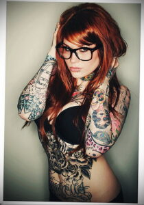 Фото девушки с татуировками 24.01.2021 №0150 - girl with tattoo - tatufoto.com