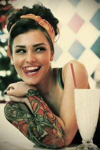 Фото девушки с татуировками 24.01.2021 №0390 - girl with tattoo - tatufoto.com