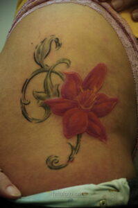 Фото женского цветного рисунка тату 09.01.2021 №1187 -color female tattoo- tatufoto.com