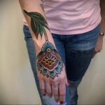 Фото женского цветного рисунка тату 09.01.2021 №1451 -color female tattoo- tatufoto.com