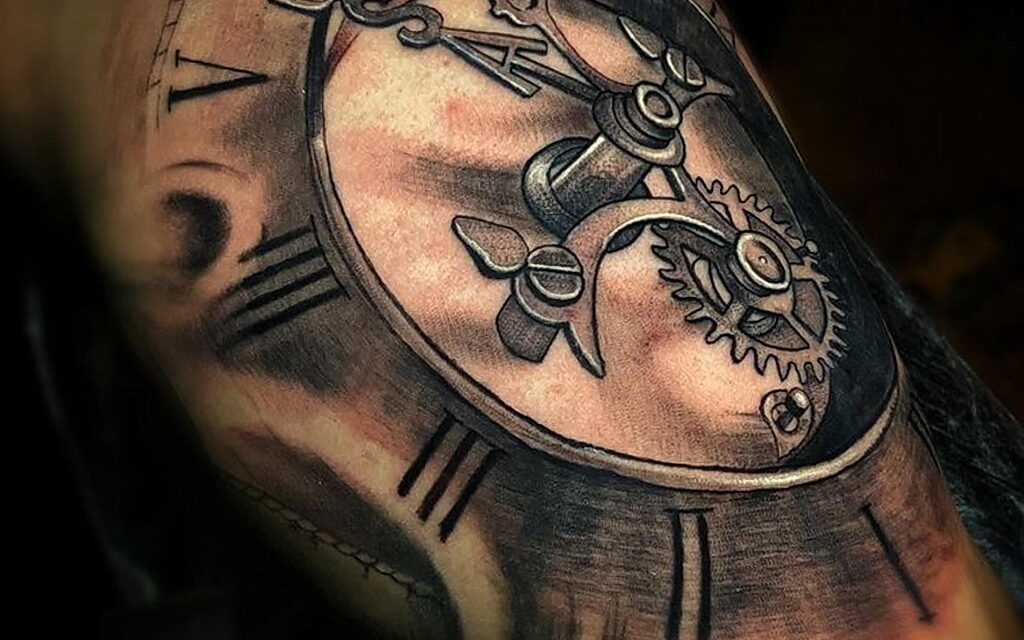 Значение рисунка татуировки Часы