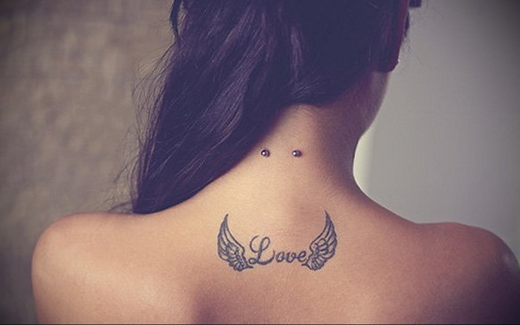 Tatuajes cuello mujer