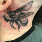 Фото тату мохнатый полосатый шмель 03.01.2021 №001 -bumblebee tattoo- tatufoto.com