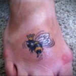 Фото тату мохнатый полосатый шмель 03.01.2021 №005 -bumblebee tattoo- tatufoto.com