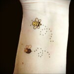 Фото тату мохнатый полосатый шмель 03.01.2021 №007 -bumblebee tattoo- tatufoto.com
