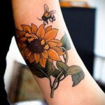 Фото тату мохнатый полосатый шмель 03.01.2021 №020 -bumblebee tattoo- tatufoto.com