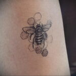 Фото тату мохнатый полосатый шмель 03.01.2021 №046 -bumblebee tattoo- tatufoto.com