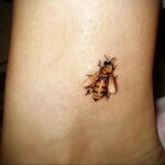 Фото тату мохнатый полосатый шмель 03.01.2021 №050 -bumblebee tattoo- tatufoto.com
