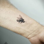 Фото тату мохнатый полосатый шмель 03.01.2021 №061 -bumblebee tattoo- tatufoto.com