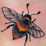 Фото тату мохнатый полосатый шмель 03.01.2021 №064 -bumblebee tattoo- tatufoto.com