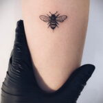 Фото тату мохнатый полосатый шмель 03.01.2021 №065 -bumblebee tattoo- tatufoto.com