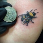 Фото тату мохнатый полосатый шмель 03.01.2021 №066 -bumblebee tattoo- tatufoto.com