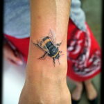 Фото тату мохнатый полосатый шмель 03.01.2021 №073 -bumblebee tattoo- tatufoto.com