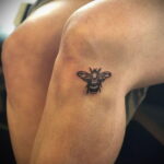Фото тату мохнатый полосатый шмель 03.01.2021 №077 -bumblebee tattoo- tatufoto.com