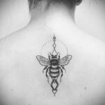 Фото тату мохнатый полосатый шмель 03.01.2021 №087 -bumblebee tattoo- tatufoto.com