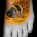 Фото тату мохнатый полосатый шмель 03.01.2021 №101 -bumblebee tattoo- tatufoto.com