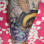 Фото тату мохнатый полосатый шмель 03.01.2021 №122 -bumblebee tattoo- tatufoto.com