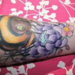 Фото тату мохнатый полосатый шмель 03.01.2021 №123 -bumblebee tattoo- tatufoto.com