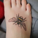 Фото тату мохнатый полосатый шмель 03.01.2021 №125 -bumblebee tattoo- tatufoto.com