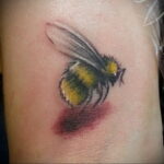 Фото тату мохнатый полосатый шмель 03.01.2021 №133 -bumblebee tattoo- tatufoto.com