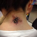 Фото тату мохнатый полосатый шмель 03.01.2021 №135 -bumblebee tattoo- tatufoto.com