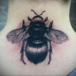 Фото тату мохнатый полосатый шмель 03.01.2021 №140 -bumblebee tattoo- tatufoto.com