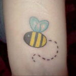 Фото тату мохнатый полосатый шмель 03.01.2021 №141 -bumblebee tattoo- tatufoto.com