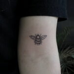 Фото тату мохнатый полосатый шмель 03.01.2021 №156 -bumblebee tattoo- tatufoto.com
