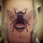 Фото тату мохнатый полосатый шмель 03.01.2021 №163 -bumblebee tattoo- tatufoto.com