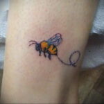 Фото тату мохнатый полосатый шмель 03.01.2021 №164 -bumblebee tattoo- tatufoto.com