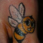 Фото тату мохнатый полосатый шмель 03.01.2021 №168 -bumblebee tattoo- tatufoto.com