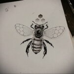 Фото тату мохнатый полосатый шмель 03.01.2021 №178 -bumblebee tattoo- tatufoto.com
