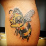 Фото тату мохнатый полосатый шмель 03.01.2021 №180 -bumblebee tattoo- tatufoto.com