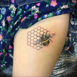 Фото тату мохнатый полосатый шмель 03.01.2021 №196 -bumblebee tattoo- tatufoto.com