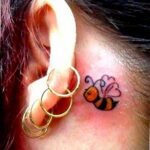 Фото тату мохнатый полосатый шмель 03.01.2021 №198 -bumblebee tattoo- tatufoto.com