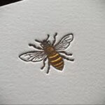 Фото тату мохнатый полосатый шмель 03.01.2021 №200 -bumblebee tattoo- tatufoto.com