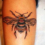 Фото тату мохнатый полосатый шмель 03.01.2021 №208 -bumblebee tattoo- tatufoto.com