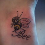 Фото тату мохнатый полосатый шмель 03.01.2021 №209 -bumblebee tattoo- tatufoto.com