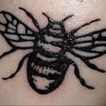 Фото тату мохнатый полосатый шмель 03.01.2021 №216 -bumblebee tattoo- tatufoto.com