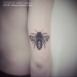 Фото тату мохнатый полосатый шмель 03.01.2021 №226 -bumblebee tattoo- tatufoto.com