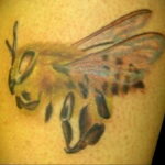 Фото тату мохнатый полосатый шмель 03.01.2021 №232 -bumblebee tattoo- tatufoto.com
