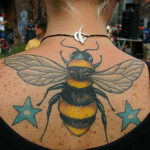 Фото тату мохнатый полосатый шмель 03.01.2021 №237 -bumblebee tattoo- tatufoto.com