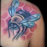 Фото тату мохнатый полосатый шмель 03.01.2021 №239 -bumblebee tattoo- tatufoto.com